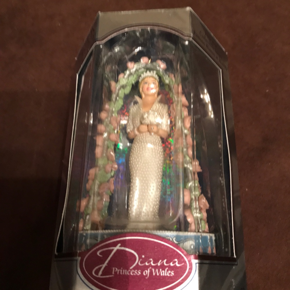 Diana Princess of Wales Heirloom Collection 10th Anniversary Ornament